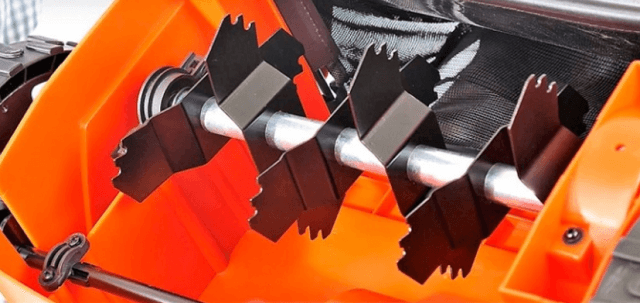 Для чего нужен вертикуттер при обслуживании газона