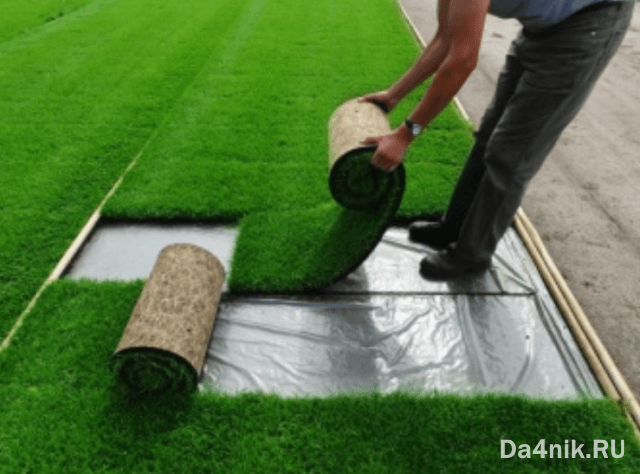 Как правильно уложить искусственный газон на различные основания