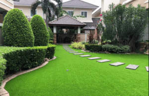 Как правильно уложить искусственный газон на различные основания