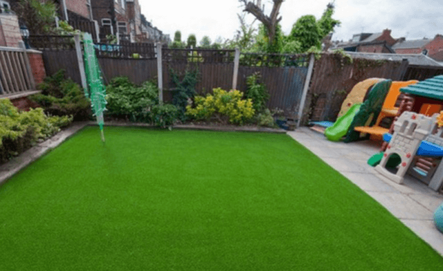 Как правильно уложить искусственный газон на различные основания