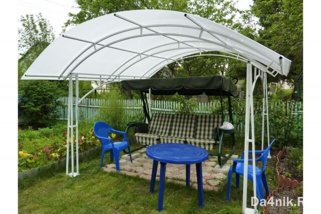 Как сделать навес перед домом из поликарбоната?