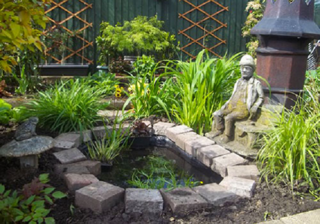 Как сделать пруд из старой ванны своими руками