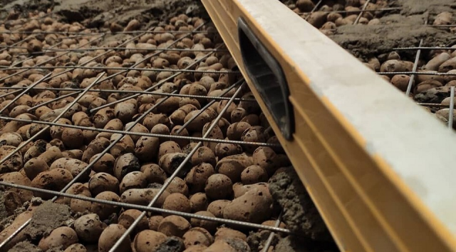 Как залить стяжку на балконе с керамзитом своими руками