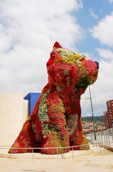 Какие странные экспонаты есть в Музее Гуггенхайма в Бильбао?