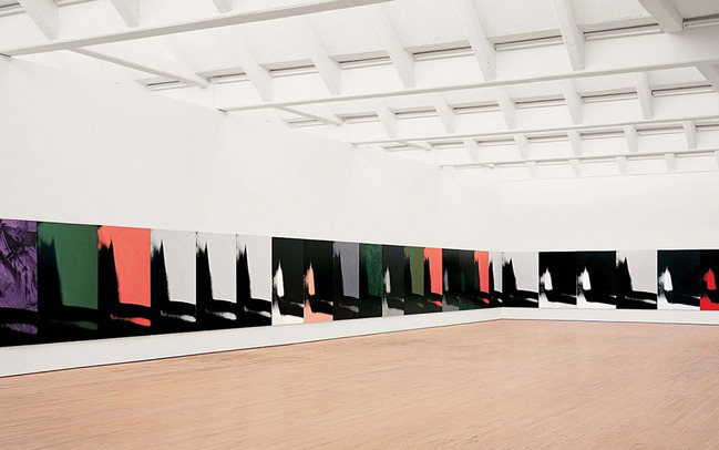 Какие странные экспонаты есть в Музее Гуггенхайма в Бильбао?