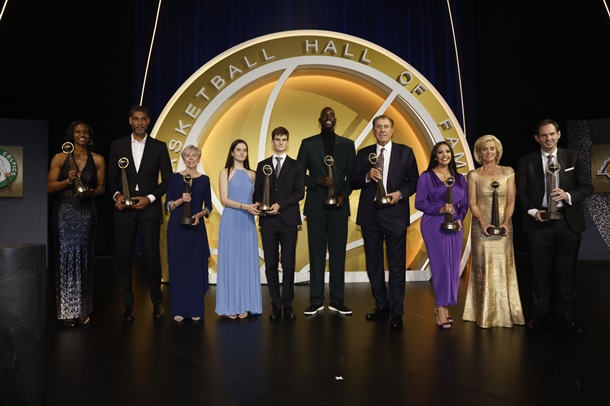 Коби Брайант посмертно введен в Зал славы баскетбола