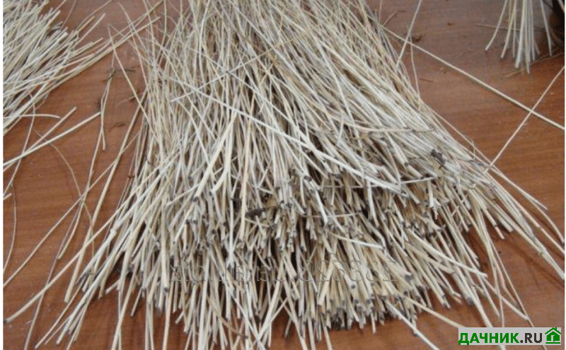 Плетёный заборчик из лозы для клумбы