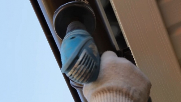 Водосточные системы из полимеров: характеристики, особенности, технология монтажа