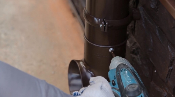 Водосточные системы из полимеров: характеристики, особенности, технология монтажа