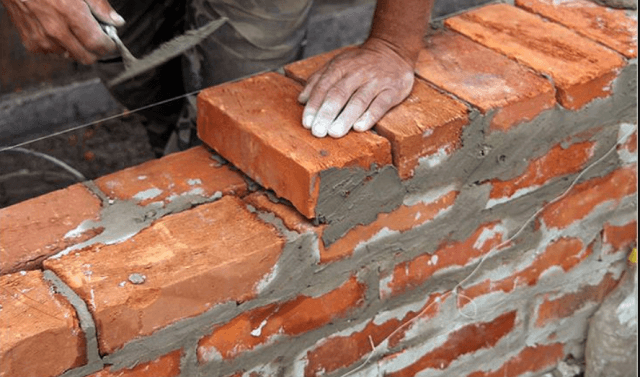 Возведение кирпичной стены