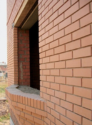 Возведение кирпичной стены