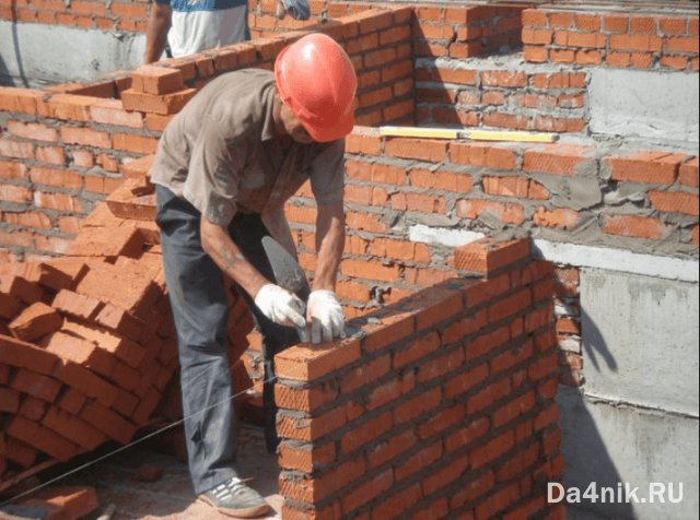 Возведение кирпичной стены