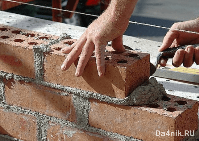 Возведение кирпичной стены