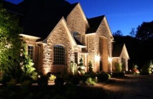 Освещение фасадов и придомовой территории: как сделать все своими силами