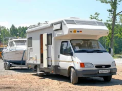 «Уж точно лучше, чем рабство в ипотеке»: россияне обсудили идею круглый год жить в автодоме