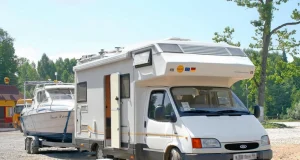 «Уж точно лучше, чем рабство в ипотеке»: россияне обсудили идею круглый год жить в автодоме